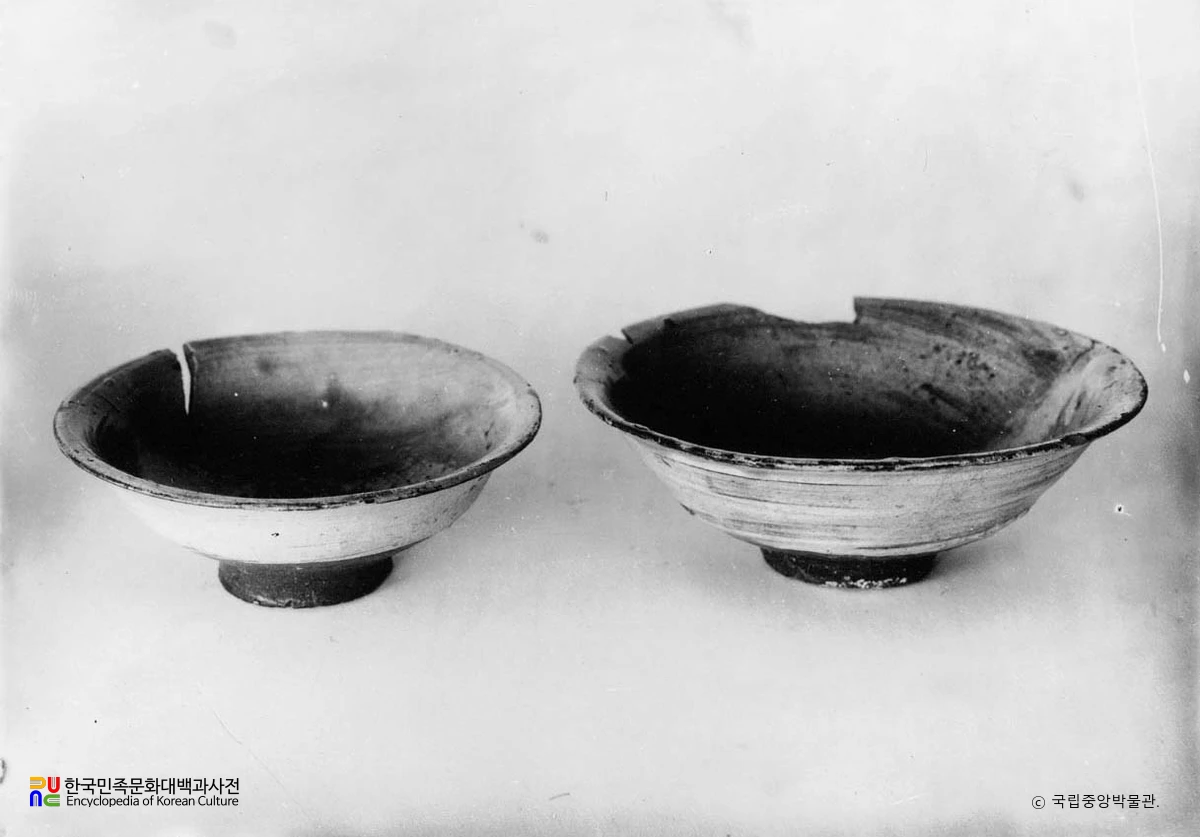 공주 학봉리 제5호 요지 출토 분청사기 귀얄문 대접