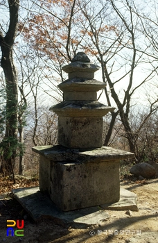 부산 원효암 서편 삼층석탑 측면