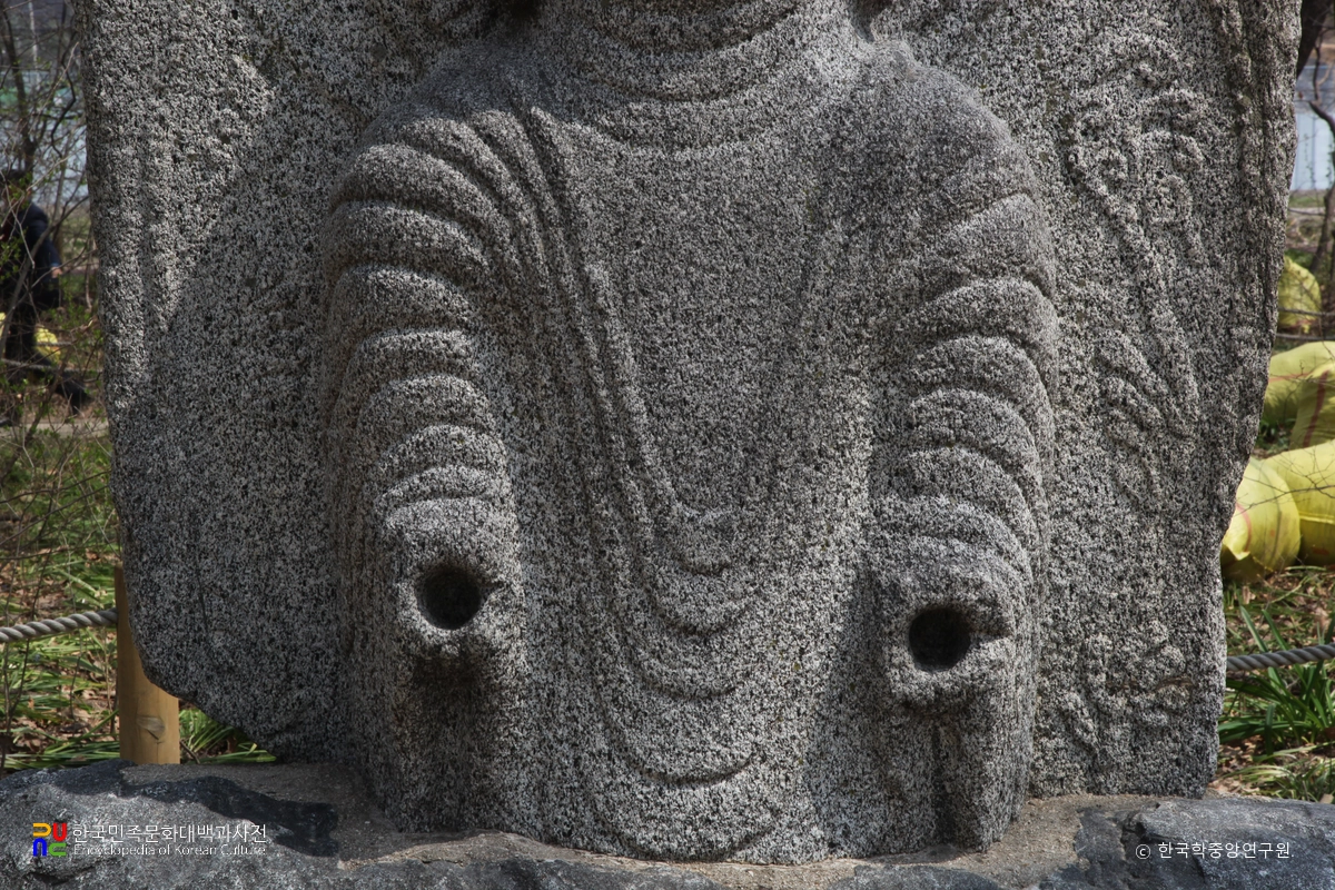 함양 이은리 석불의 수인