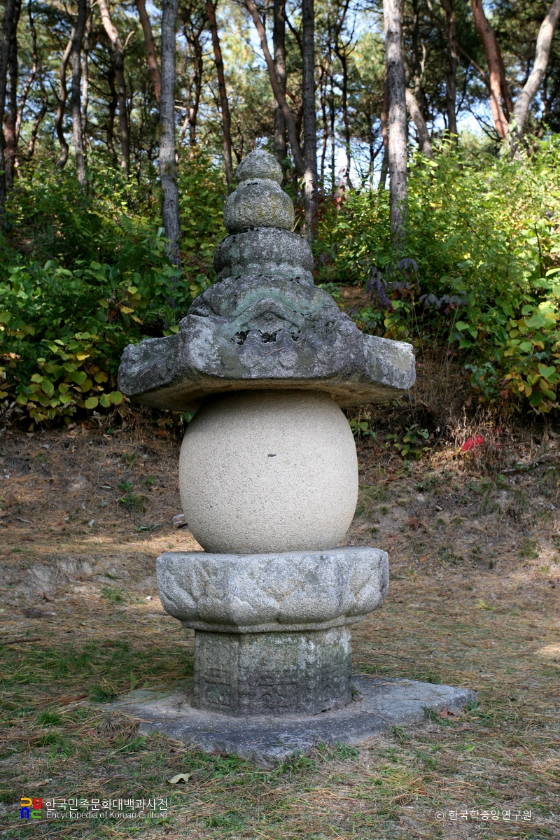 여주 신륵사 원구형 석조부도