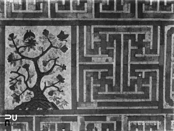 서울 경복궁 자경전 서측 꽃담의 문양