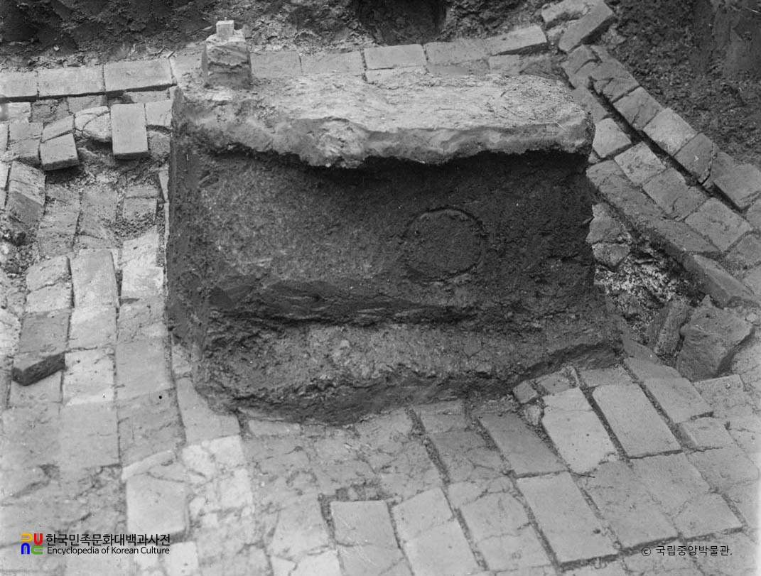 평안남도 대동군 정백리 127호분 묘광 목재와 상층전옥