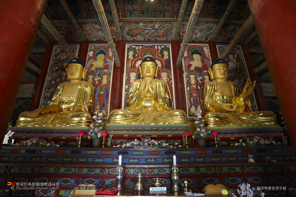 보은 법주사 소조비로자나삼불좌상