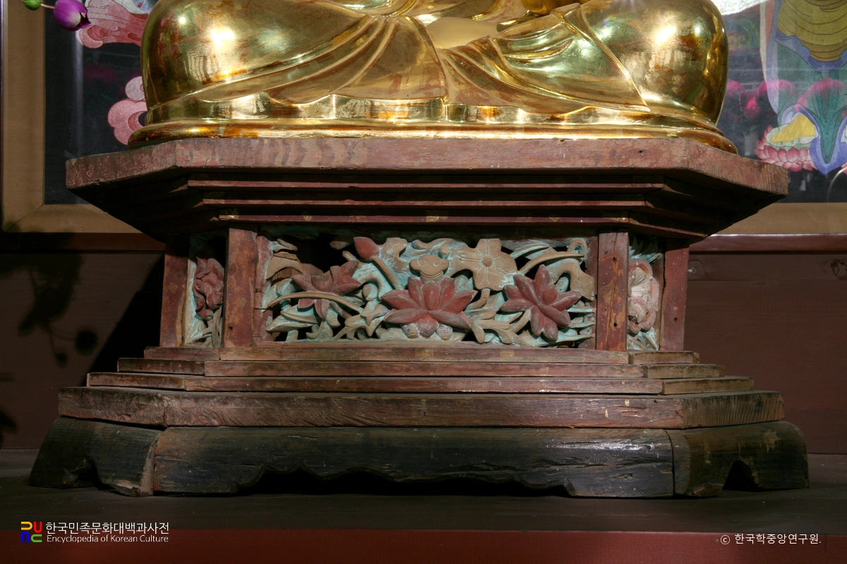 영광 연흥사 목조삼세여래좌상 / 석가 대좌