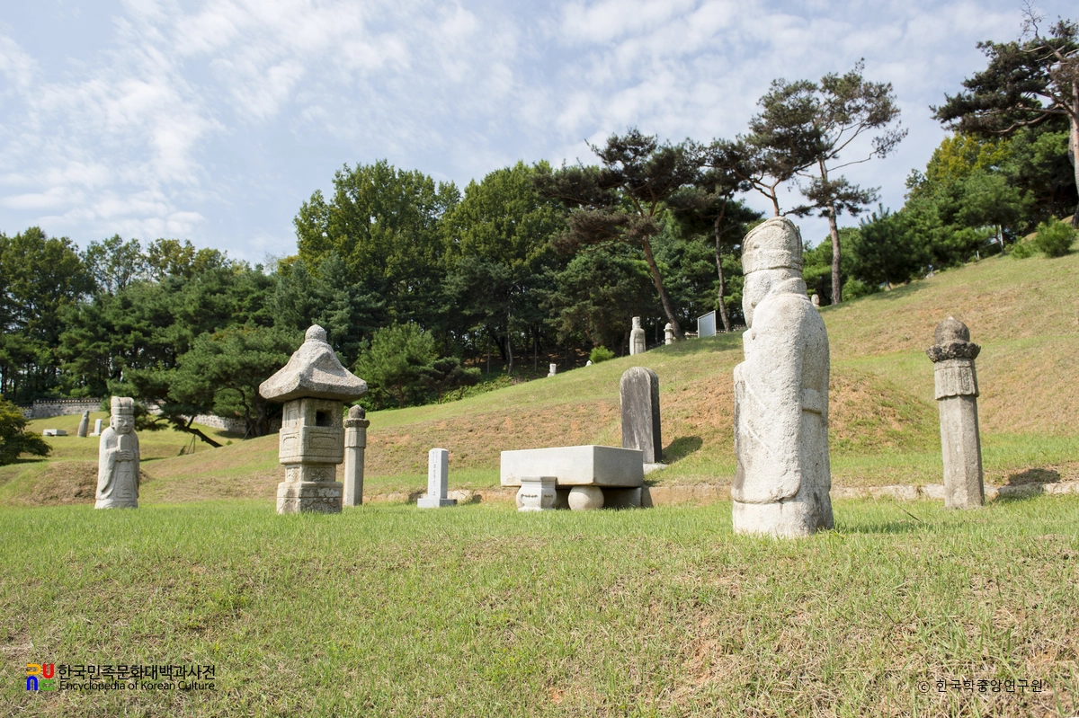 고양 진주 류씨 세장지 중 류진동 묘 정측면