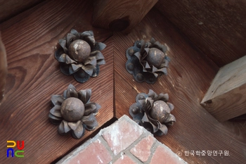 광주 병천사 지붕 장식