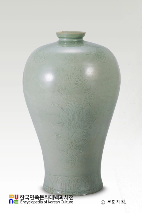 청자 음각 ‘효문’명 연화문 매병
