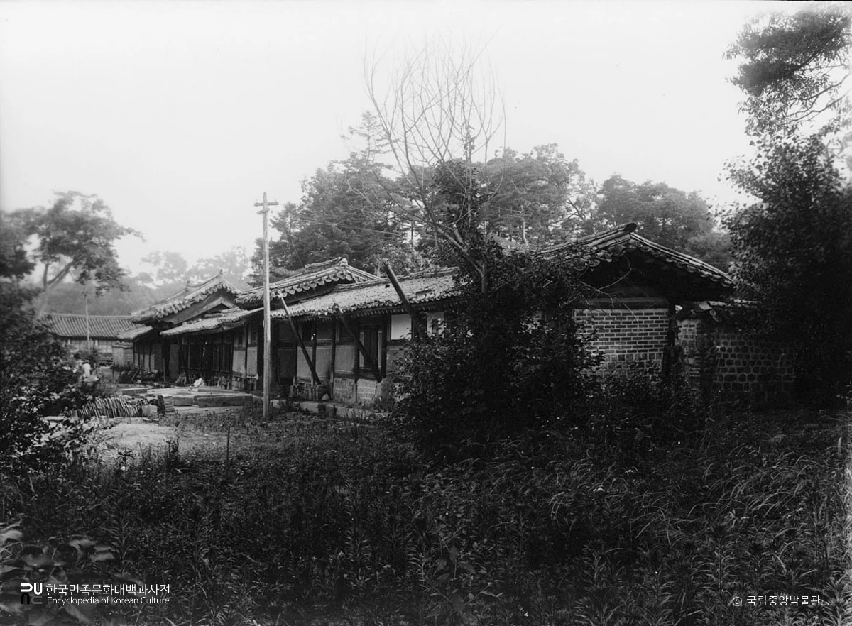 서울 영희전 행각과 솟을대문 전경