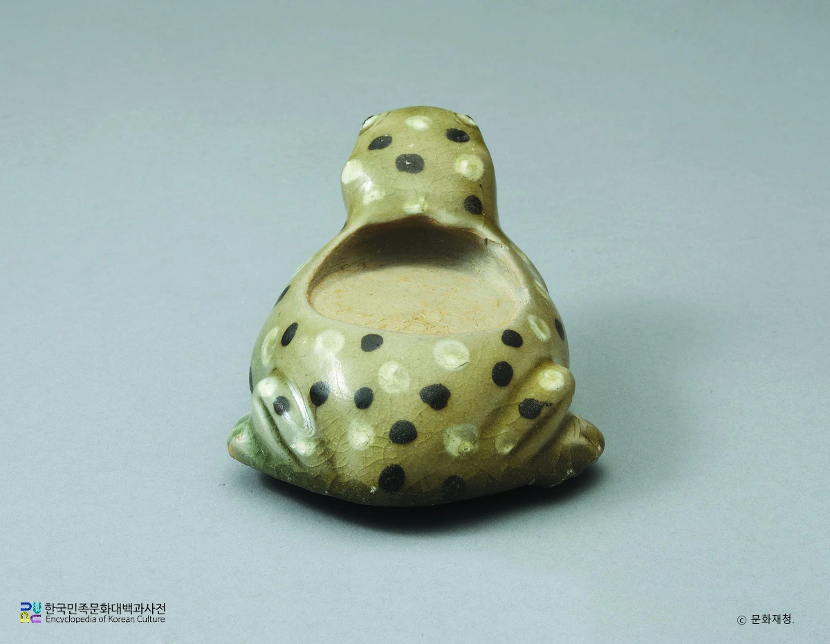 청자 퇴화문두꺼비모양 벼루