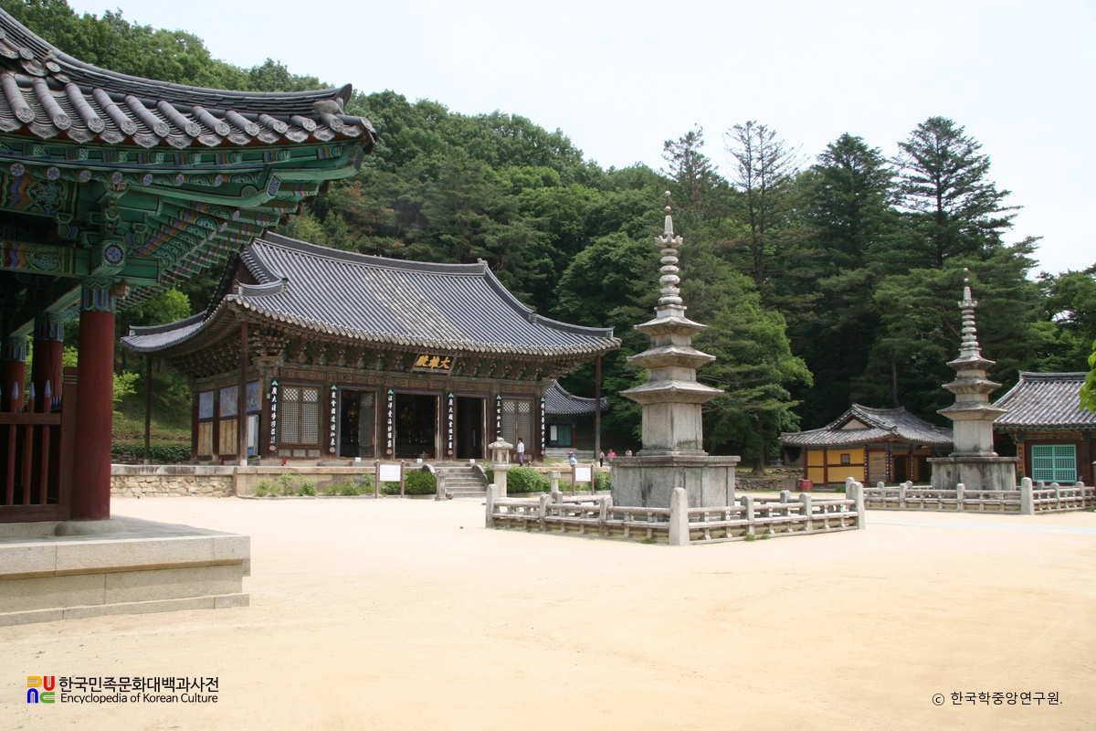 김천 직지사 대웅전 전경