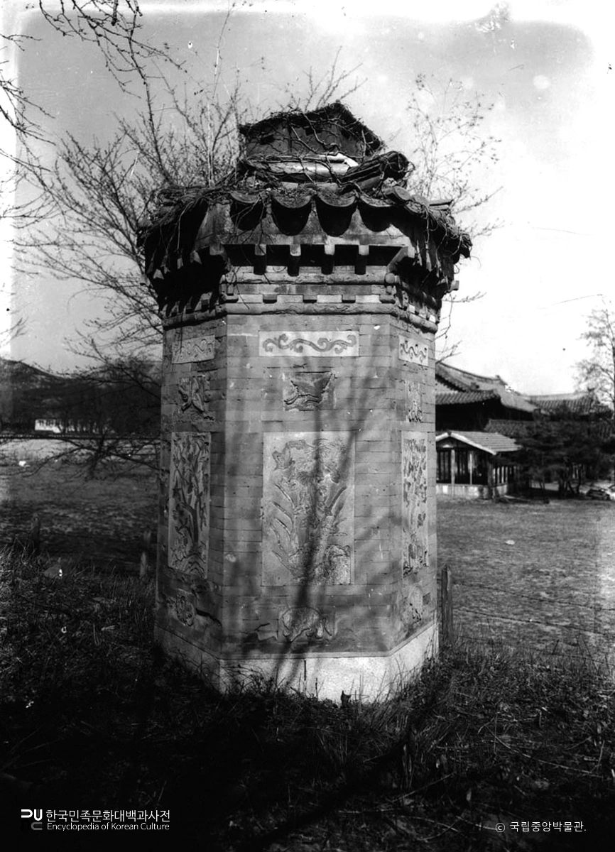 서울 경복궁 아미산 굴뚝