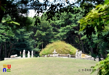 구리 동구릉 중 링케 슬롯 태조 건원릉 정면