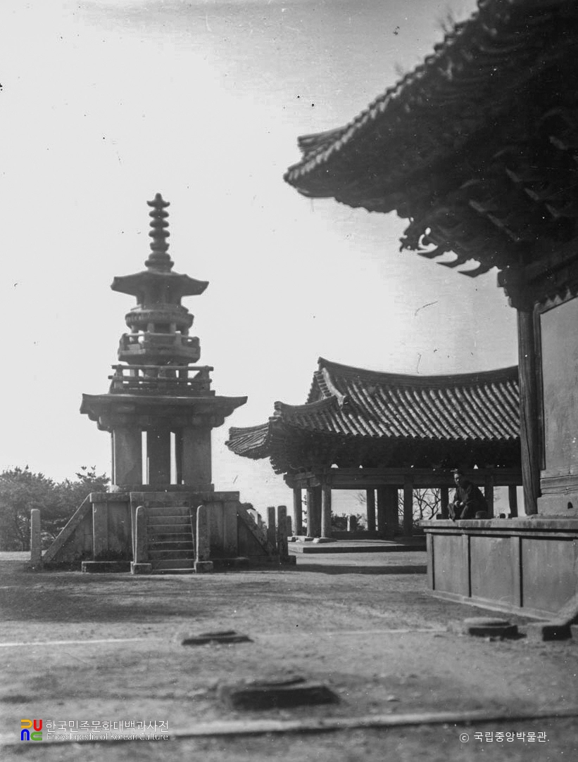경주 불국사 다보탑 북면