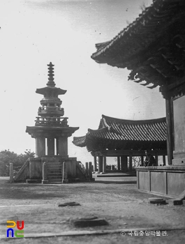경주 불국사 다보탑 북면