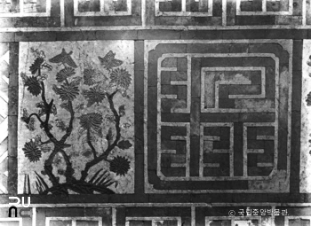 서울 경복궁 자경전 서측 꽃담의 문양