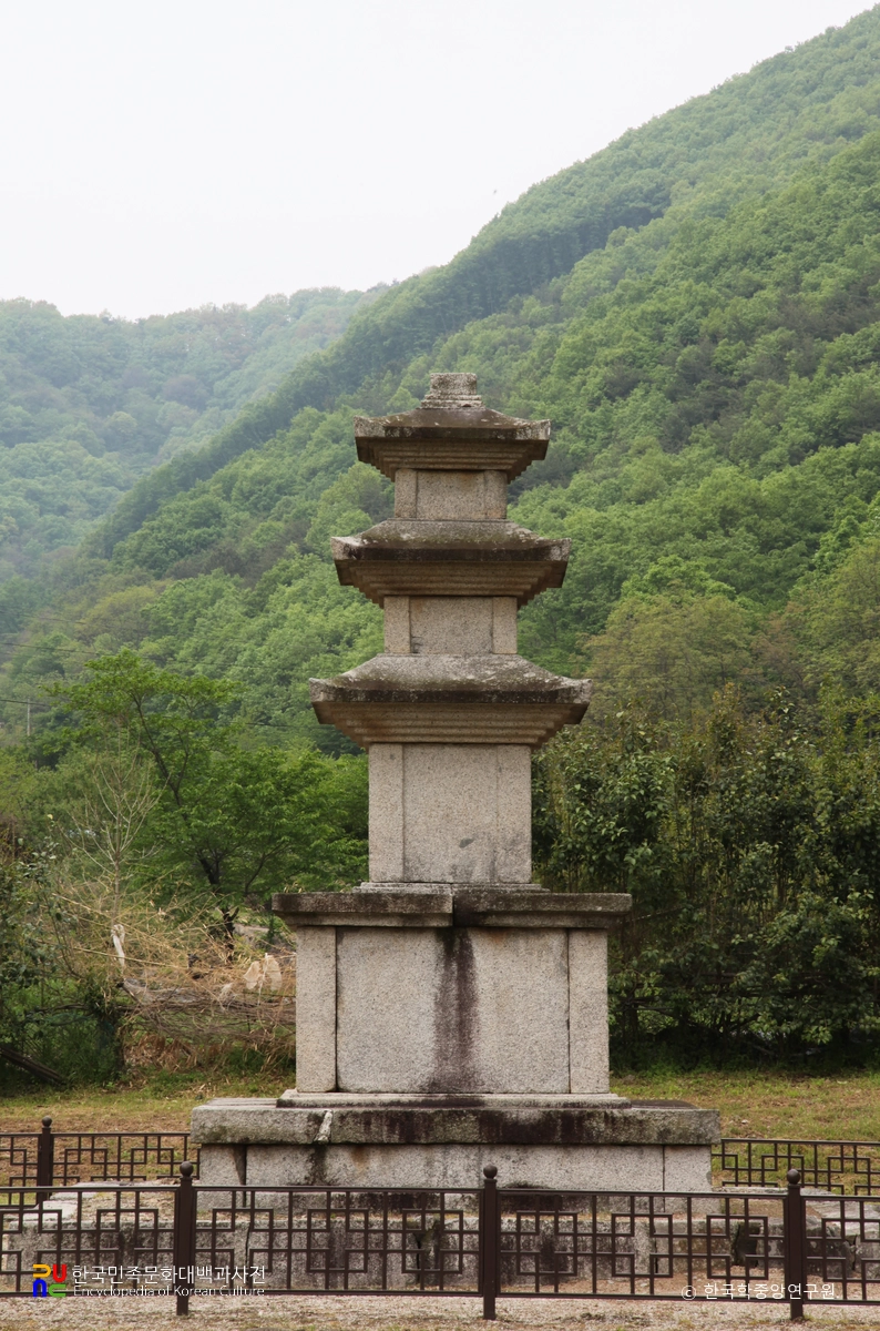 의령 보천사지 삼층석탑 측면