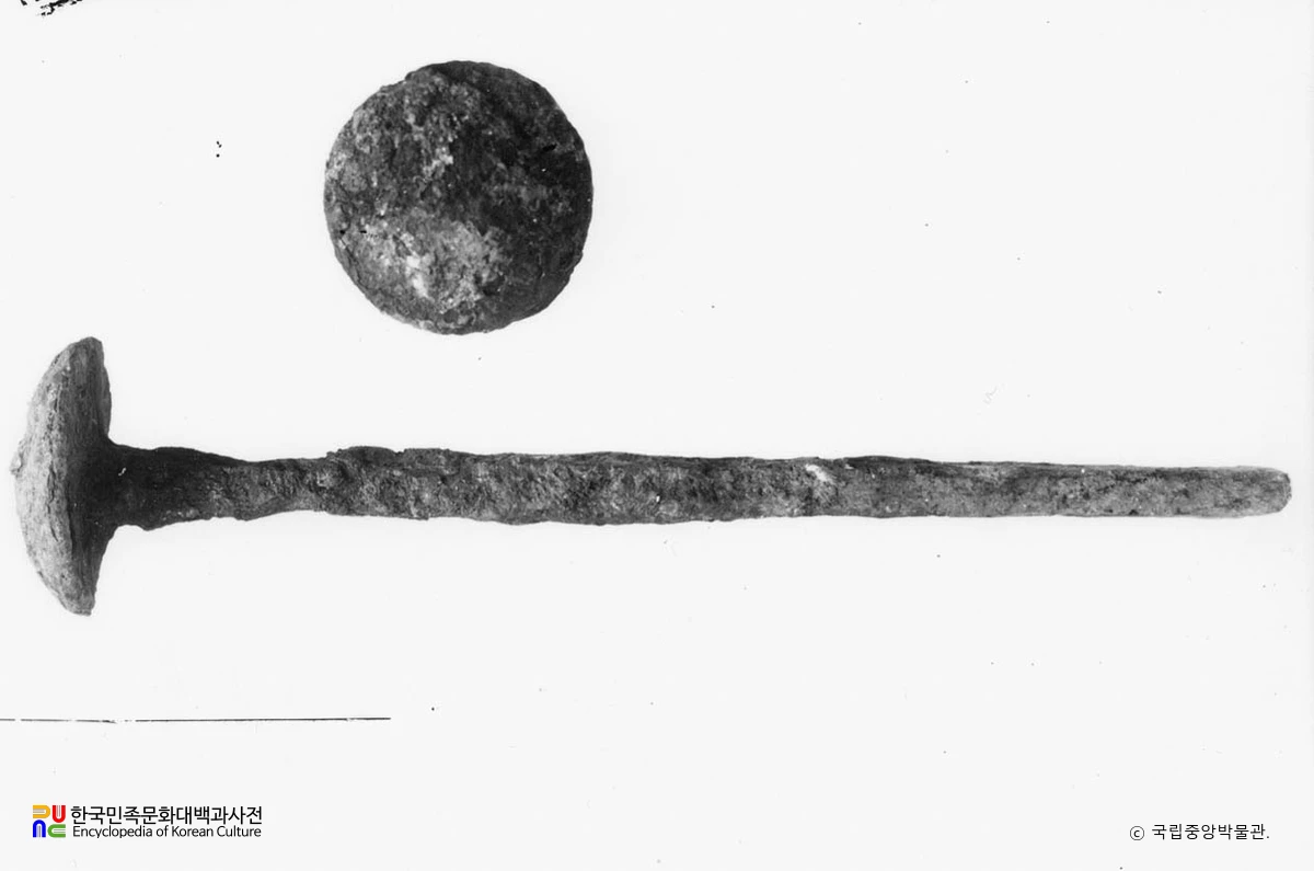 평남 강서 연화총 출토 철정