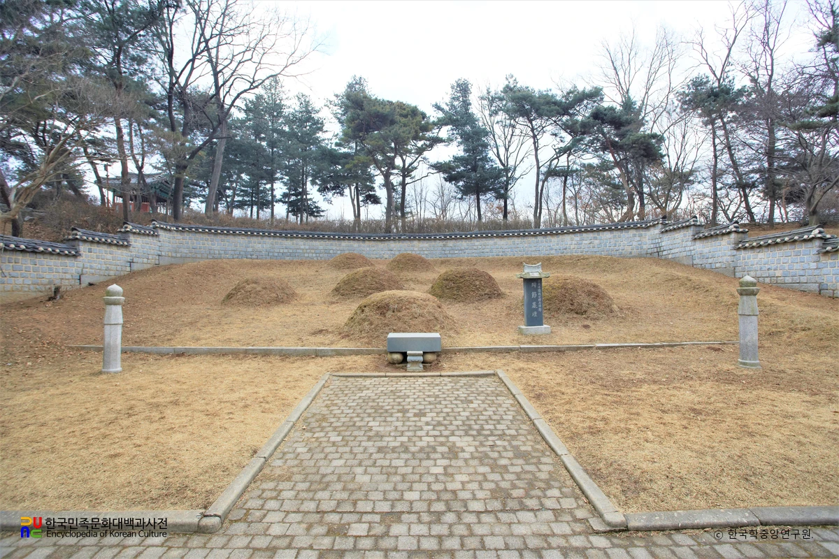 강화 광성보 내 순절묘단 정면