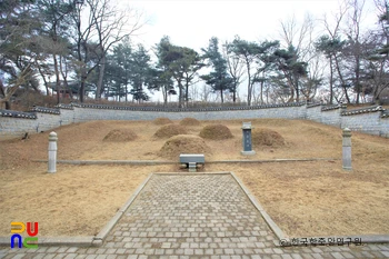강화 광성보 내 순절묘단 정면