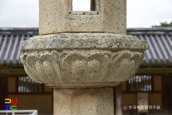 경주 불국사 대웅전 앞 석등 상대석