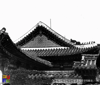 서울 경복궁 교태전 합각과 처마