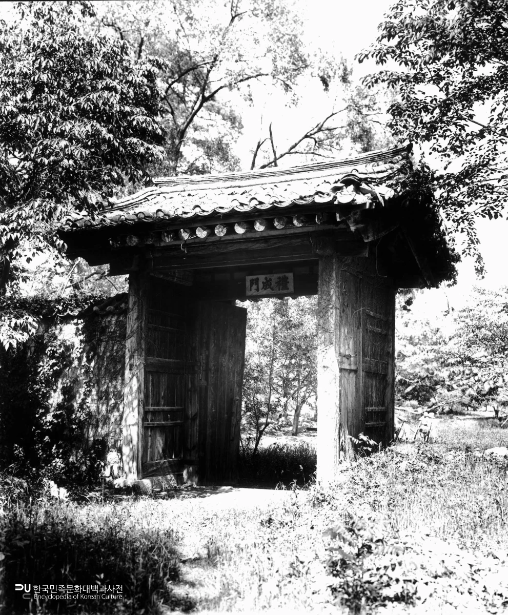 서울 경복궁 중 함화당 서쪽 예성문 정측면