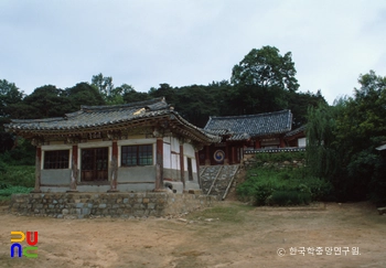 안성 죽산향교 명륜당 정측면
