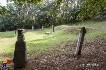 파주 이세화선생 묘