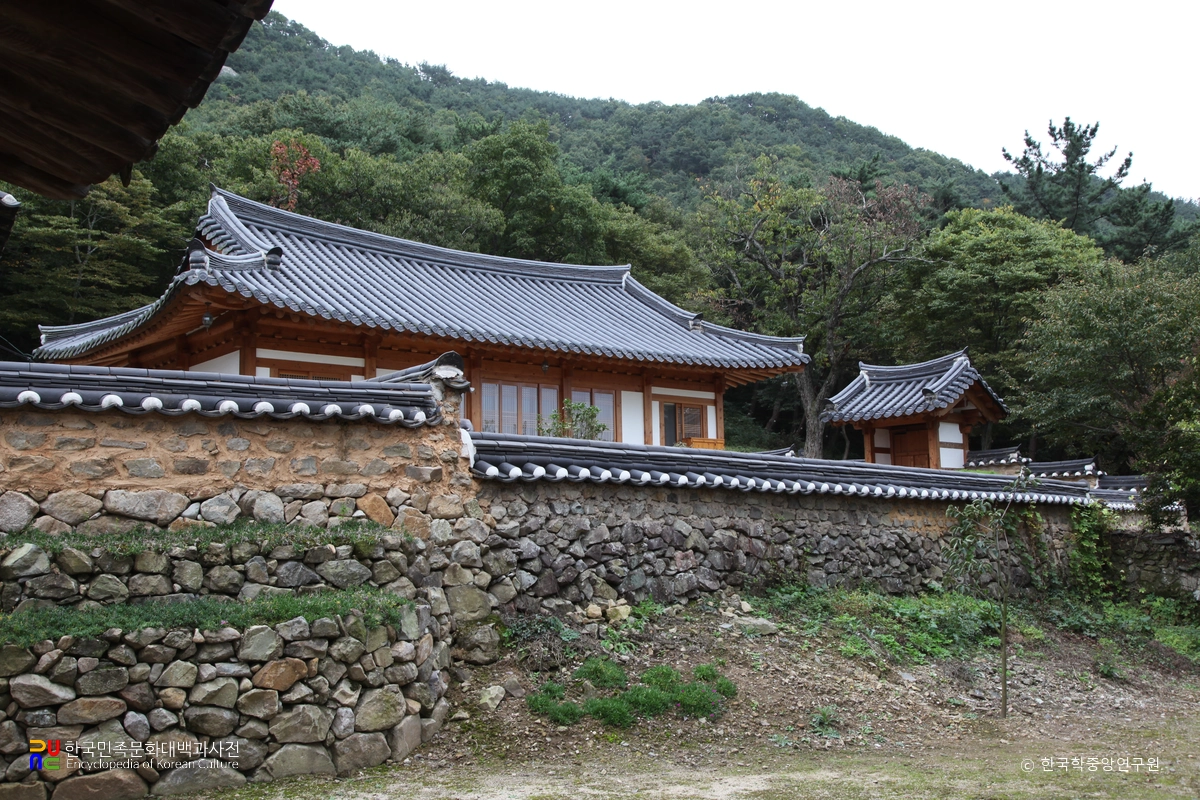 밀양 백곡서원 관리동 정측면