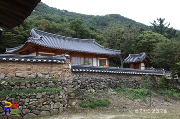 밀양 백곡서원 관리동 정측면