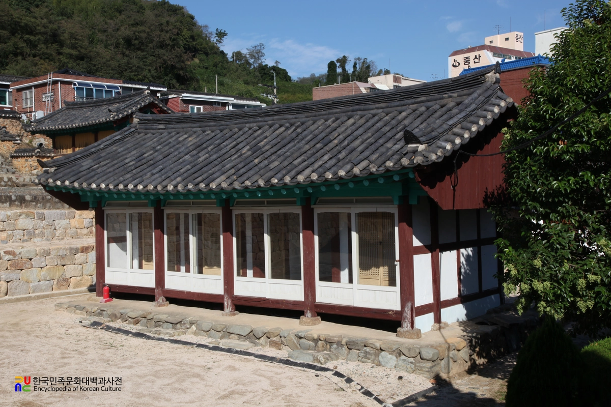 창원 창원향교 중 동재 우측면