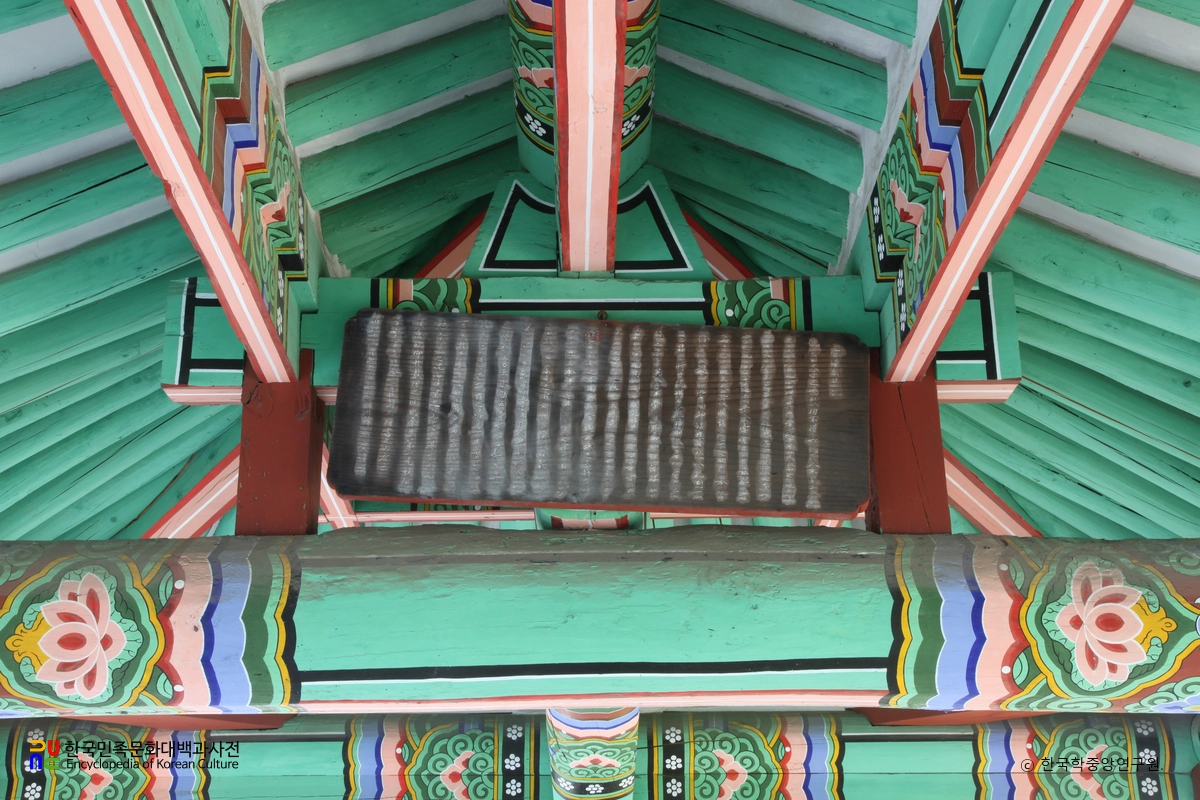 양산 양산향교 중 외삼문 내부