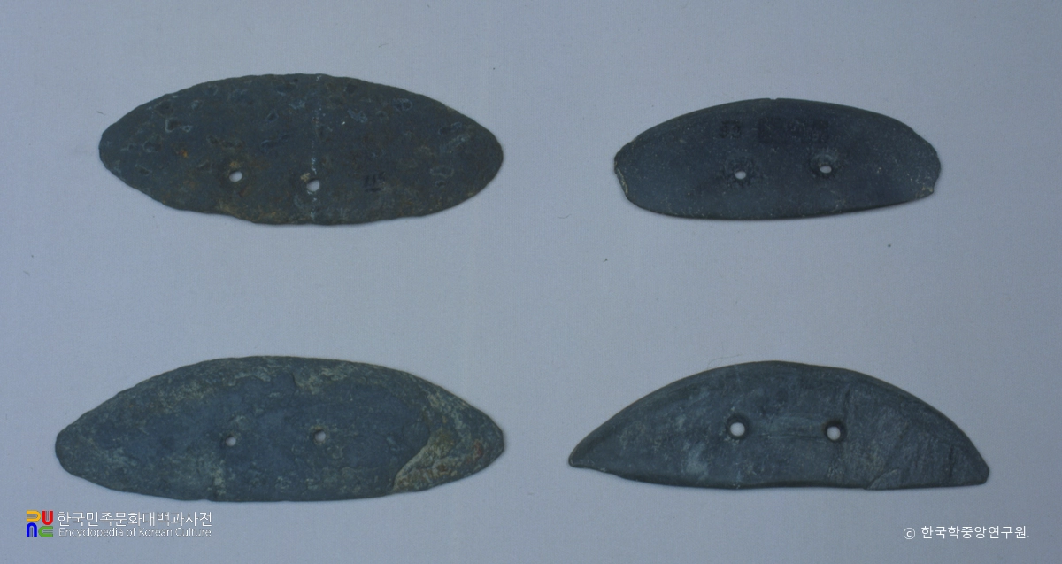 여주 흔암리 유적 출토 반월형석도