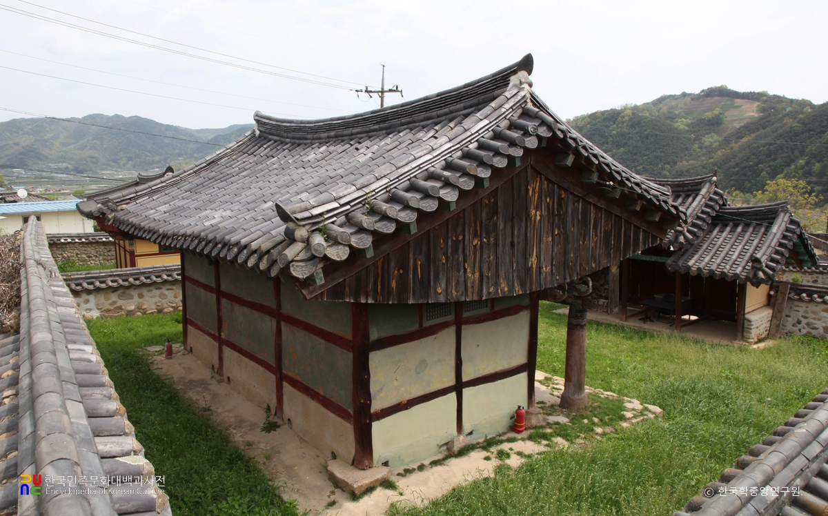 합천 추본사 좌측후면