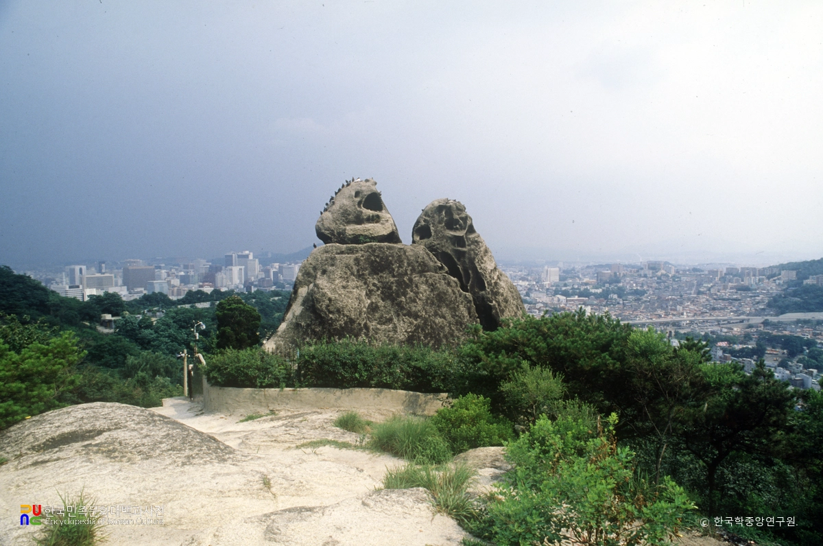 인왕산 선바위