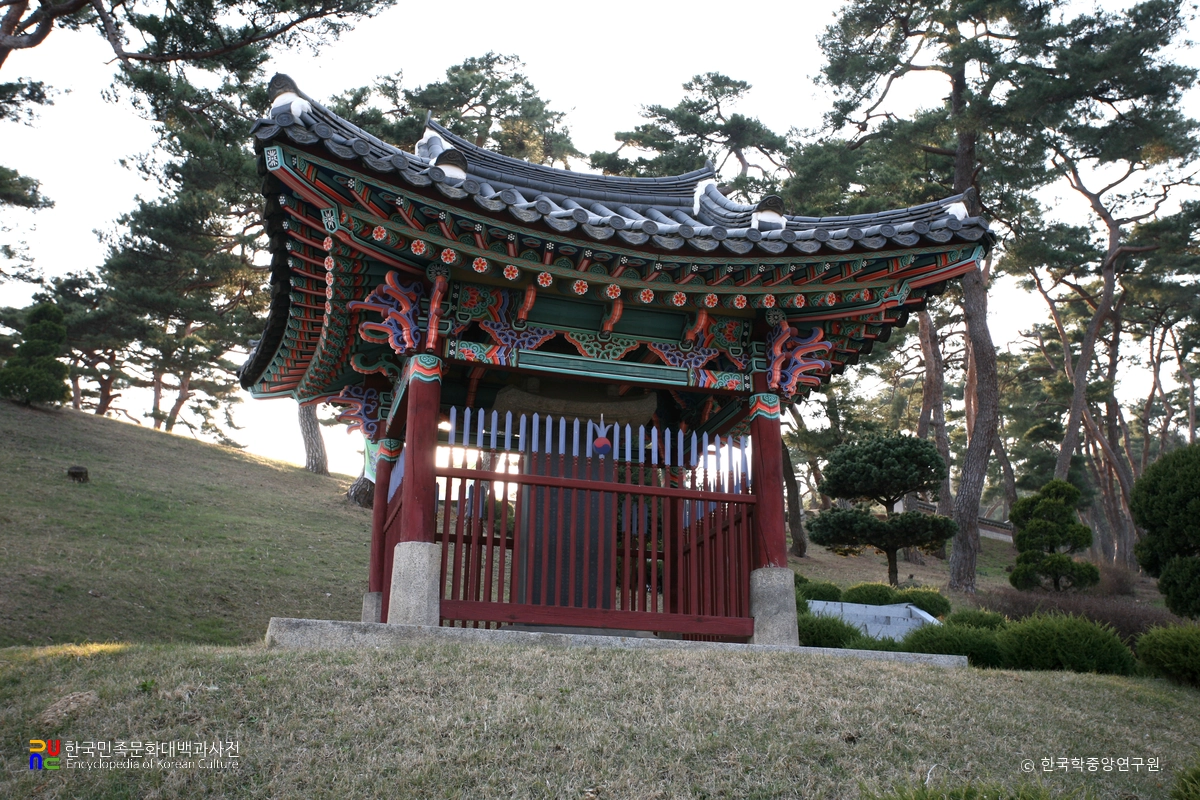 한란 묘소 및 신도비 / 신도비각