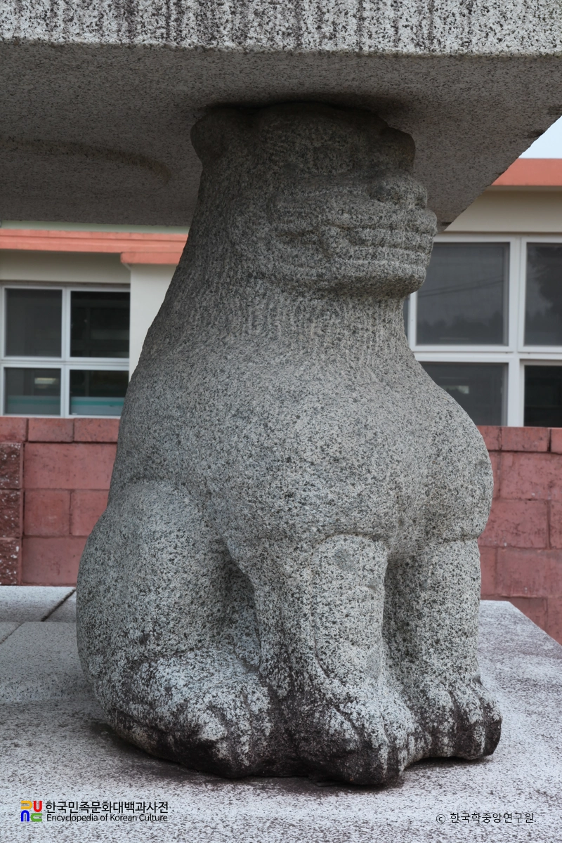 함안 주리사지 사자석탑의 사사자 좌측면