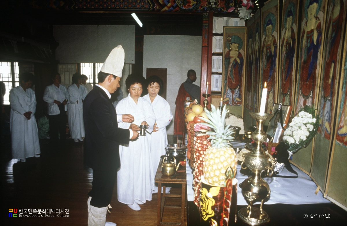 사십구재 / 영단에서의 의식