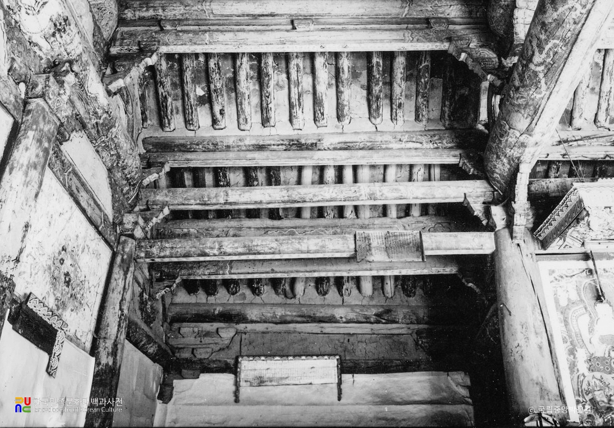 예산 수덕사 대웅전 내부 가구