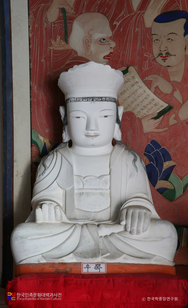 장안사 응진전 석조석가삼존십육나한상 / 미륵보살