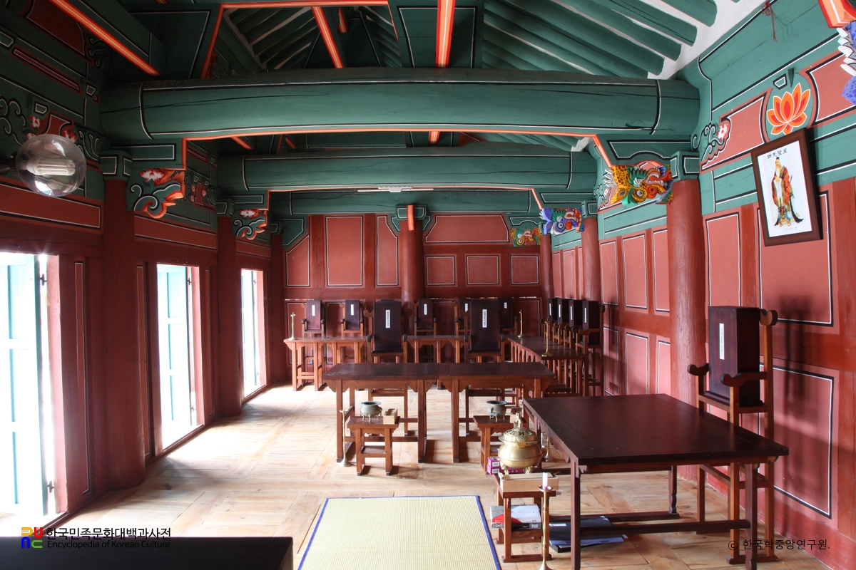 거제향교 중 대성전 내부 우측면