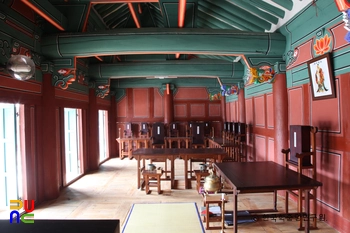 거제향교 중 대성전 내부 우측면