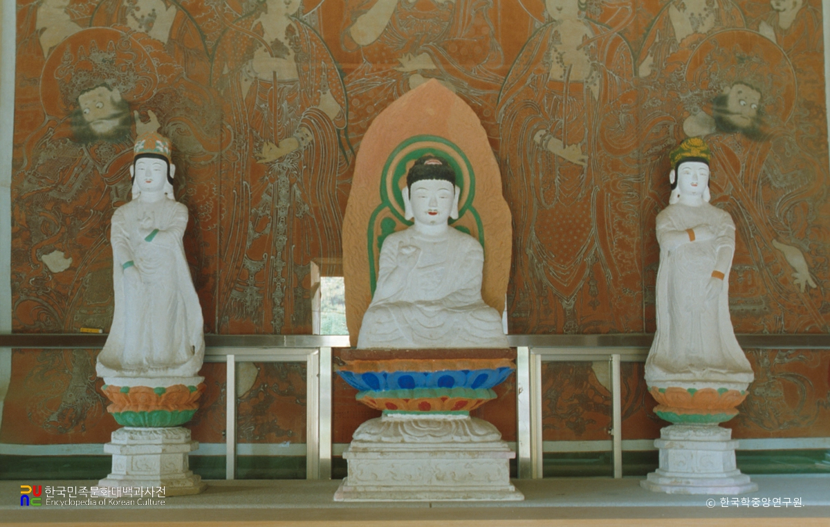 영천 거조암 석가여래삼존불