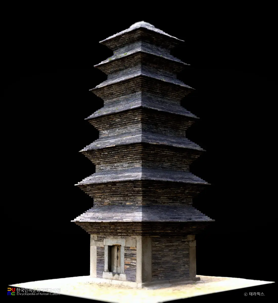 제천 장락동 칠층모전석탑 측면