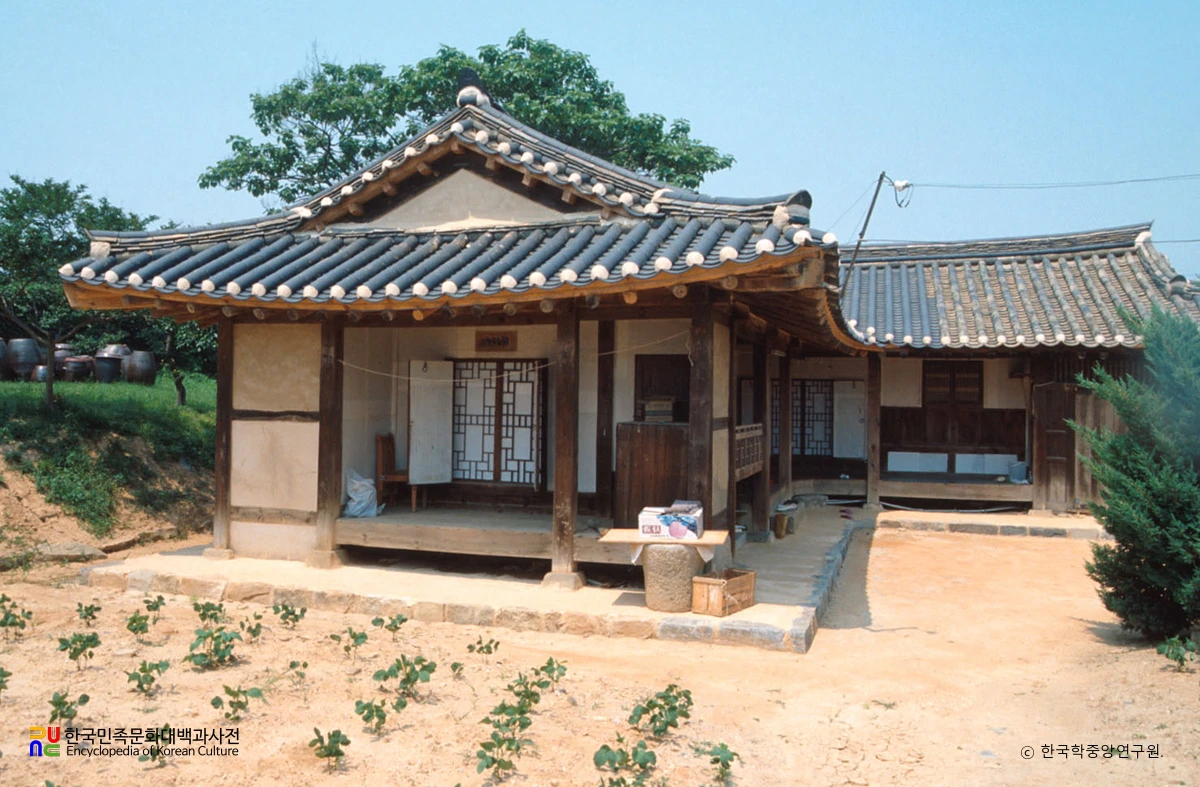 아산 윤제형 가옥