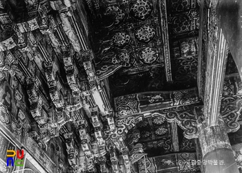 양산 통도사 대웅전 천장과 가구