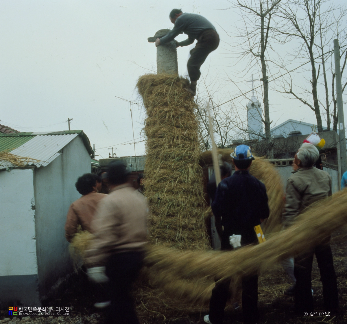 줄다리기 / 당산에 옷 입히기