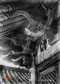 강화 전등사 약사전 외부 우측 공포