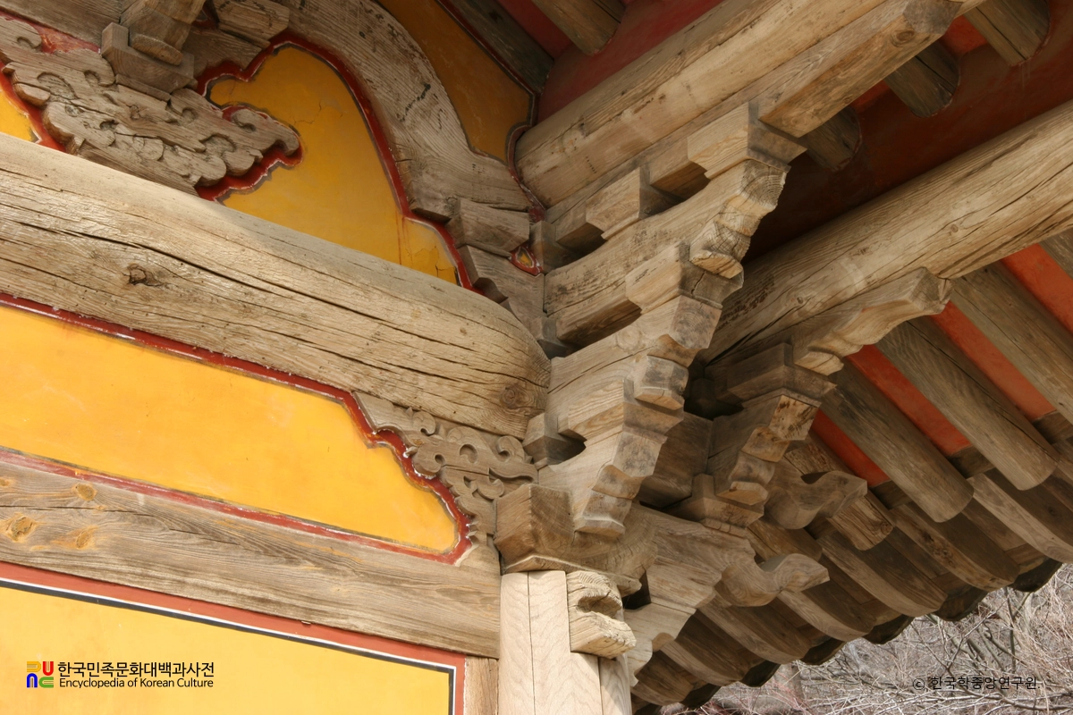 예산 수덕사 대웅전 공포