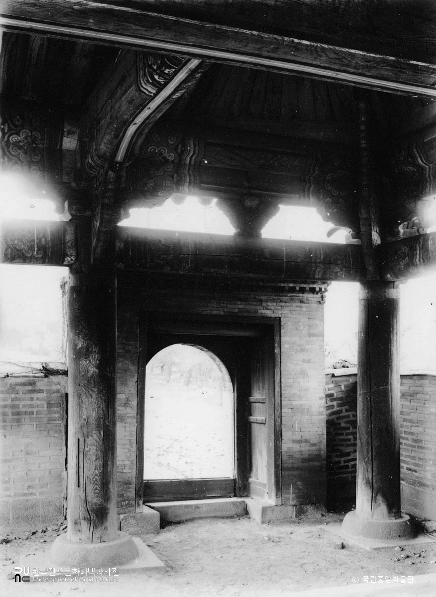 서울 경복궁 중 영추문 문루 후측면